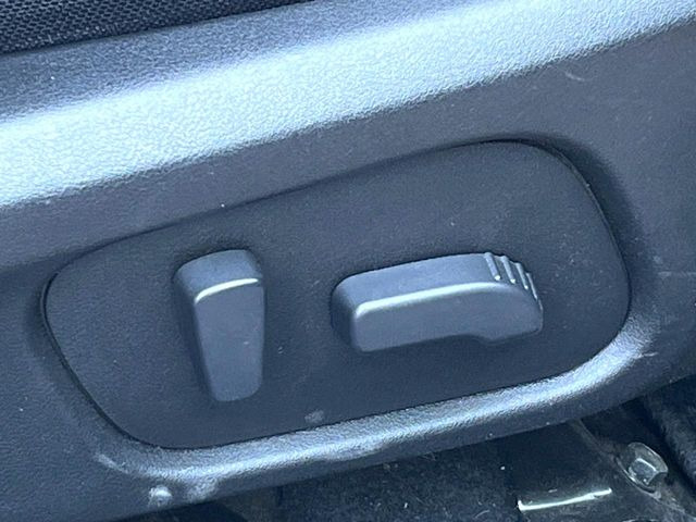 【パワーシート】スイッチ一つで簡単にシートの微調整が可能!電動だから力もいりません!快適なシートポジションにセットして、快適なドライブをお楽しみください。