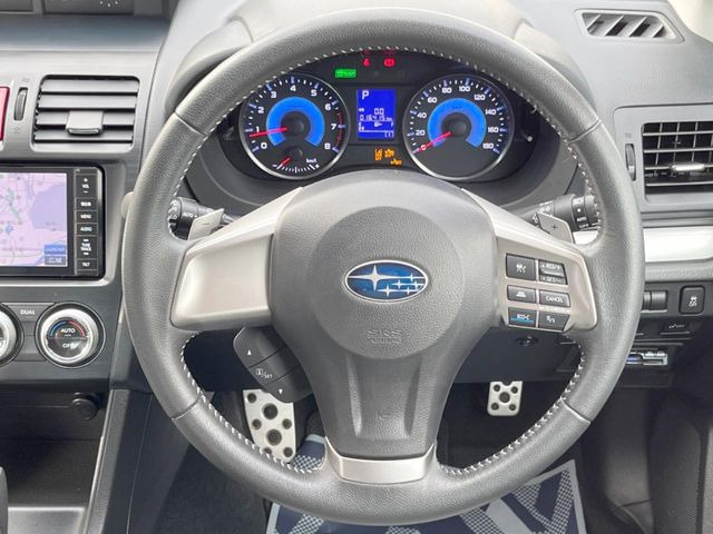 �y�����v�����X�e�A�����O�z�㎿�Ȋv���g�p���邱�ƂŁA��ɂ����������݂ƂĂ��^�]���₷���n���h���ł���