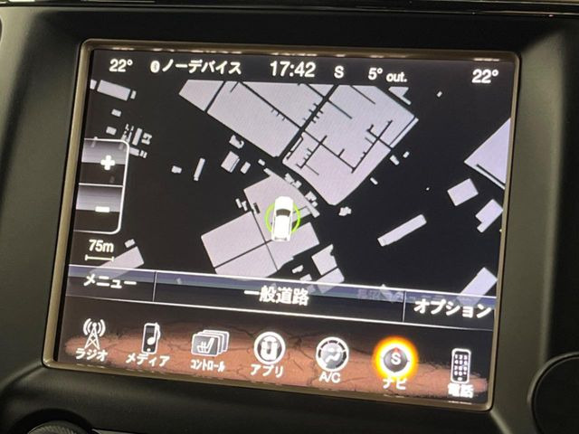 �������i�r:��̊��̂���i�r�́A����������ԓ������o���Ă���܂��B�I�[�f�B�I�@�\���[�����Ă���܂��̂ŁA�^�]�����y���߂܂���