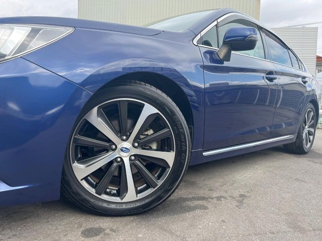 �y�O���[�h��p����18�C���`�A���~�z�C�[���z�f�U�C�����̍��������A���~�z�C�[���𑕒����Ă���܂��B�e��ЊO�A���~�z�C�[����A�X�^�b�h���X�^�C�����戵�����Ă���܂��B���񂲑��k����������