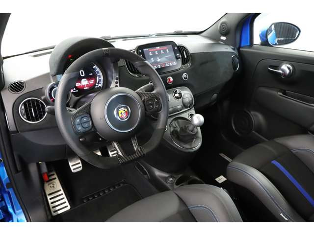 �󏭂ȍ��n���h���d�l�B���ʂȑ��݊��Ɖ^�]�����т������炵�A�h���C�o�[���S�̏㎿�ȑ���𑶕��ɂ��y���݂��������܂��B