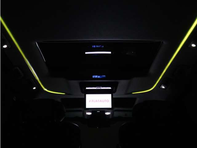 夜間に室内を照らしてくれるルームライトです