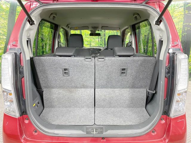 ���i�̂���������ʋ΁A���}���ɏ\���ȉ׎��X�y�[�X���m�ۂ��Ă���܂��B�Z�J���h�V�[�g��|���ƁA�傫�ȉו��̐ύڂ��\�ł���