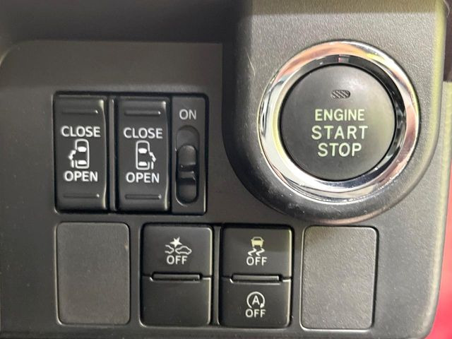 【両側パワースライドドア】スマートキーや運転席のスイッチで後席両側スライドドアの開閉が可能♪電動だから力を入れてドアを開ける必要が無く、小さなお子様でも簡単に開け閉めでき快適です♪