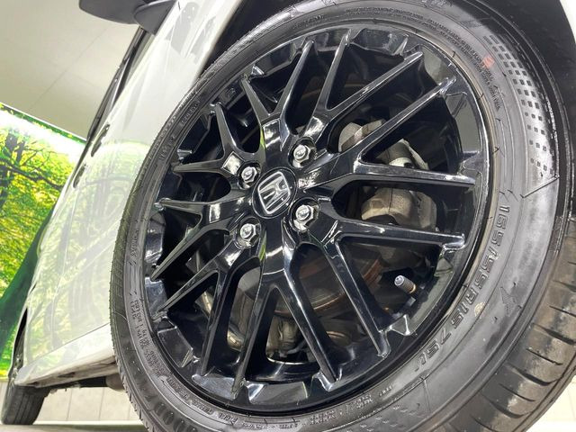 �y����15�C���`�A���~�z�C�[���z�O�ςɃ}�b�`���������A���~�z�C�[���𑕒����Ă���܂��B�e��ЊO�A���~�z�C�[����A�X�^�b�h���X�^�C�����戵�����Ă���܂��B���񂲑��k����������