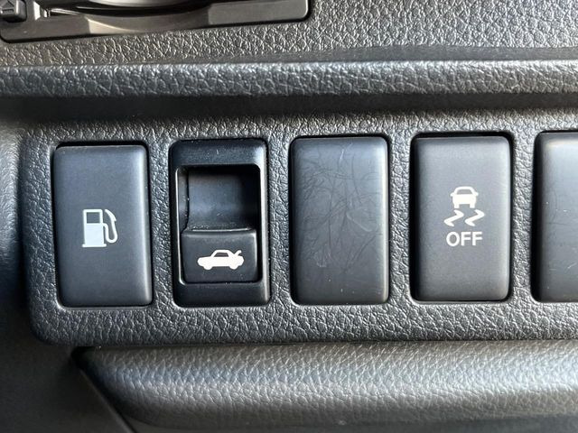 �y������h�~���u�z�ԗ��̉���������m����ƁA�����I�Ɏԗ��̐i�s������ۂ悤�Ɏԗ��𐧌䂵�܂��B�J�̓��ȂǊ���₷���H�ʏ󋵂ł����S�ȉ^�]���\�ł��B