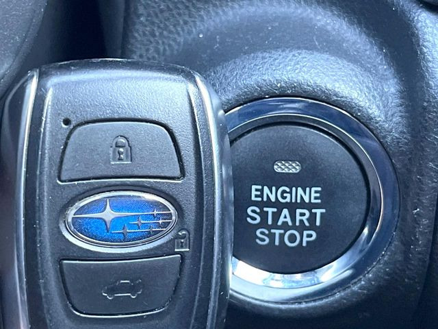 【アクセスキー&プッシュスタート】カバンやポケットに入れたままでもドアの施錠・解錠が可能なスマートキーを装備。エンジンのオン・オフ時もカギを取り出す必要が無く、ボタンをプッシュするだけでOK♪
