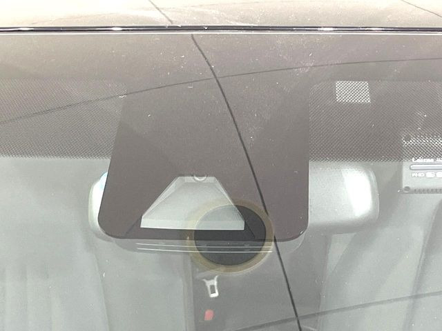 �y�g���^�Z�[�t�e�B�Z���X�z���s���ɑO���̎ԗ�����F�����A�Փ˂������Ȏ��͌x��ƃu���[�L�ŏՓˉ���Ɣ�Q�y�����A�V�X�g�B�����S�Ƀh���C�u�����y���݂��������܂��B