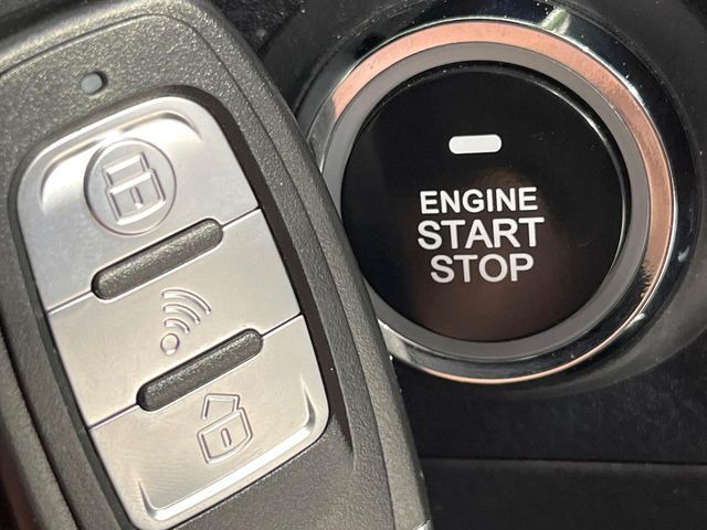 �y�X�}�[�g�L�[�z�J�o����|�P�b�g�ɓ��ꂽ�܂܂ł��h�A�̎{���E�������\�ȃX�}�[�g�L�[�𑕔��B�G���W���̃I���E�I�t�����J�M�����o���K�v����������Ƃ��Ă��֗��ł���