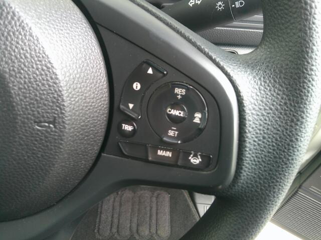 �N���[�Y�R���g���[���𑕔����Ă��܂��̂ŁA�������H�ȂǂŃA�N�Z���y�_���𓥂܂��Ɏԑ������ɕۂ��Ƃ��\�ł�