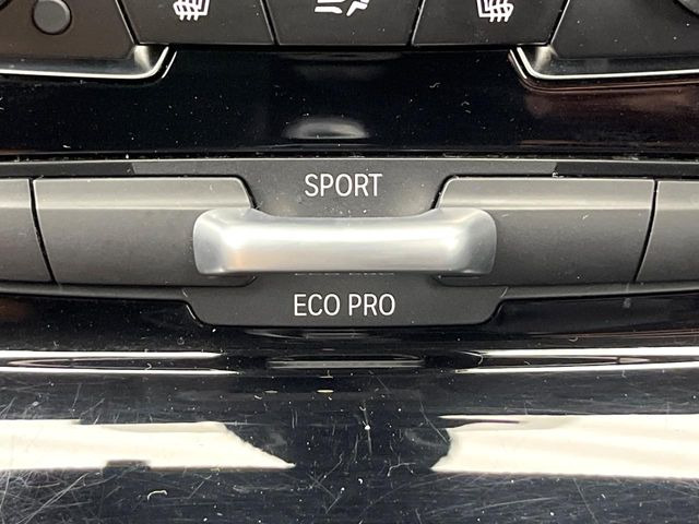 ��BMW���[�h�Z���N�g:�X�|�[�c���[�h�ł̓_�C�i�~�b�N�ȑ�����BECO PRO���[�h�ł́A�G���W�����X�|���X��V�t�g�^�C�~���O�̍œK���ɉ����A�G�A�R���̍쓮�������I�ɐ��䂵�A�R������ʂ�}�����܂��B