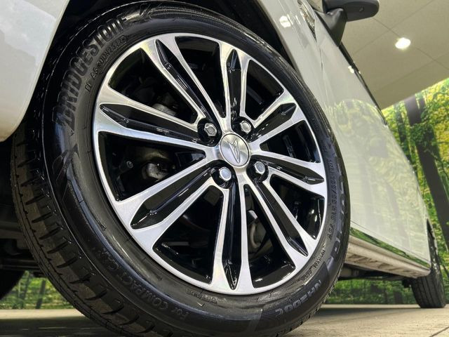 �y����15�C���`�A���~�z�C�[���z�O�ςɃ}�b�`���������A���~�z�C�[���𑕒����Ă���܂��B�e��ЊO�A���~�z�C�[����A�X�^�b�h���X�^�C�����戵�����Ă���܂��B���񂲑��k����������