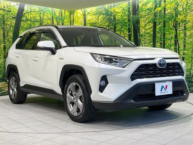 高透明度のガラス皮膜で撥水はもちろん、上質なツヤ・光沢を実現。紫外線や酸性雨から大切な愛車を保護し、色あせ・劣化を防止。「弾スプラッシュコート」、「弾プリミッサコート」からお選びいただけます。