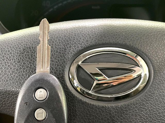 �y�L�[�t���[�V�X�e���z�J�o����|�P�b�g�ɓ��ꂽ�܂܂ł��h�A�̎{���E�������\�ȃX�}�[�g�L�[�𑕔��B�G���W���̃I���E�I�t�����J�M�����o���K�v����������Ƃ��Ă��֗��ł���