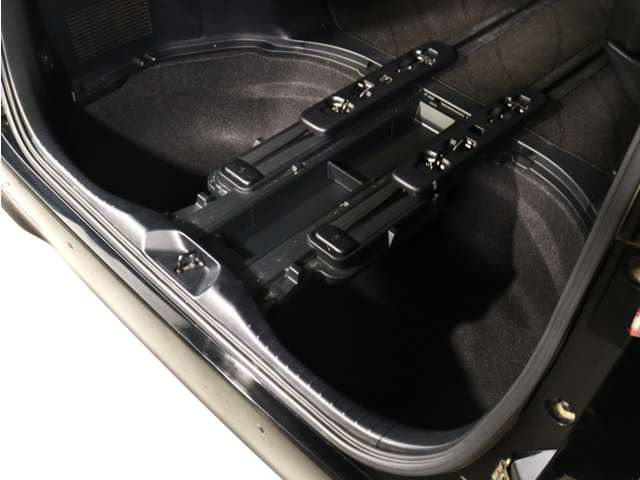 床下収納もございます♪買い物の荷物、ご家族とお出かけの際の荷物の収納スペースとしても十分なスペースです♪