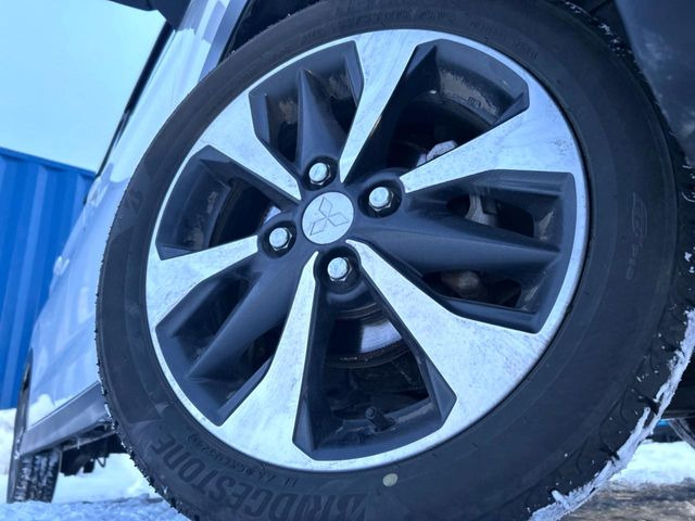 �y����15�C���`�A���~�z�C�[���z�O�ςɃ}�b�`���������A���~�z�C�[���𑕒����Ă���܂��B�e��ЊO�A���~�z�C�[����A�X�^�b�h���X�^�C�����戵�����Ă���܂��B���񂲑��k����������