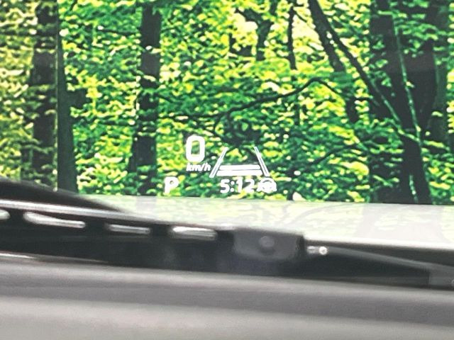 �y�w�b�h�A�b�v�f�B�X�v���C�z���݂̑��x�⑖�s�����f�W�^���\���ŉ^�]�ȑO���̃K���X�ɓ��e!�^�]���A�ڐ������炳���K�v�ȏ����m�F�ł���̂łƂ��Ă��֗��ň��S!