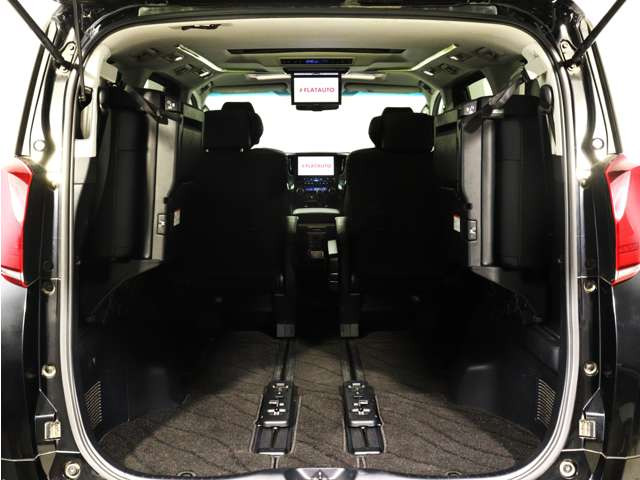 ミニバン最大級のスペース!ご家族、お友達とのキャンプやバーベキューほか、お仕事でも十分な容量が有ります!
