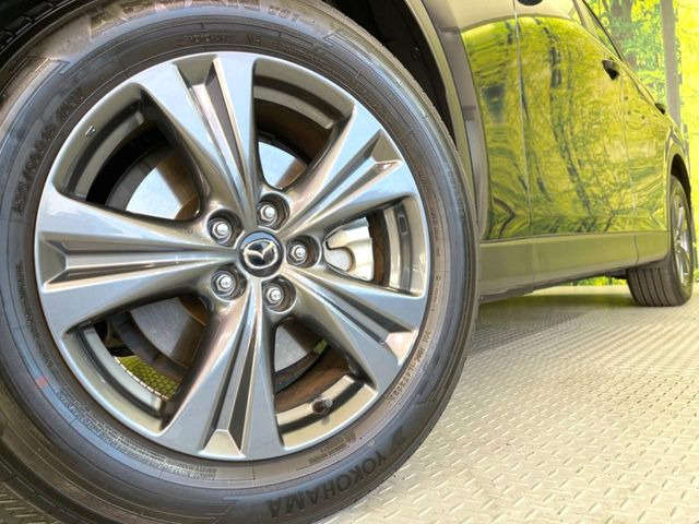 �y����18�C���`�A���~�z�C�[���z�O�ςɃ}�b�`���������A���~�z�C�[���𑕒����Ă���܂��B�e��ЊO�A���~�z�C�[����A�X�^�b�h���X�^�C�����戵�����Ă���܂��B���񂲑��k����������