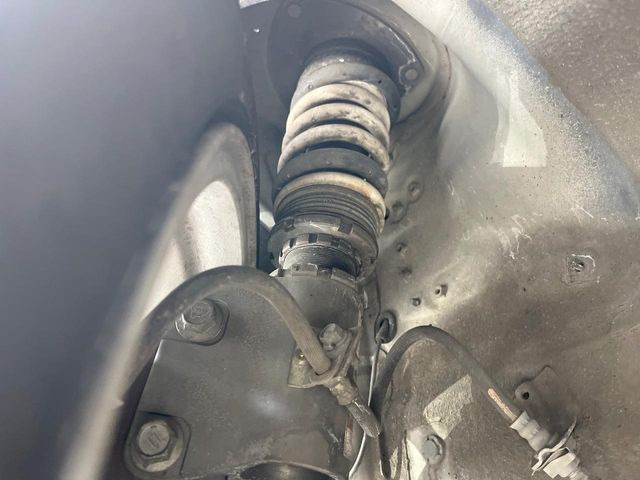 �yHKS�ԍ����z�ԍ����Ⴍ�Ȃ�A�X�^�C���b�V���Ȍ����ڂƂȂ��Ă���܂��B�ԗ��̏d�S�������鎖�ŁA���s���̈��萫�����サ�܂���