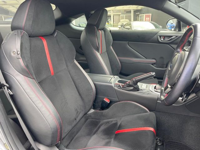 �y�n�[�t���U�[�V�[�g�z�������ƍ���S�n�𗼗������l�C�̃V�[�g���w�ʁE���ʂ̓X�G�[�h���ƂȂ��Ă���A���G��⊊��ɂ����ɗD��Ă��܂��B�C���╞���ɍ��E���ꂸ���K�ɂ���肢�������܂��B