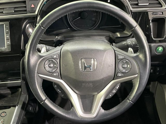 �y�����v�����X�e�A�����O�z�㎿�Ȋv���g�p���邱�ƂŁA��ɂ����������݂ƂĂ��^�]���₷���n���h���ł���