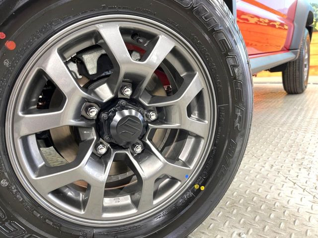 �y����15�C���`�A���~�z�C�[���z�O�ςɃ}�b�`���������A���~�z�C�[���𑕒����Ă���܂��B�e��ЊO�A���~�z�C�[����A�X�^�b�h���X�^�C�����戵�����Ă���܂��B���񂲑��k����������