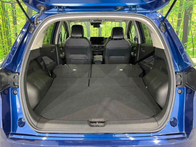 ���i�̂���������ʋ΁A���}���ɏ\���ȉ׎��X�y�[�X���m�ۂ��Ă���܂��B�Z�J���h�V�[�g��|���ƁA�傫�ȉו��̐ύڂ��\�ł���