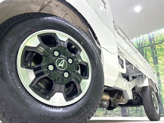 �y����12�C���`�A���~�z�C�[���z�O�ςɃ}�b�`���������A���~�z�C�[���𑕒����Ă���܂��B�e��ЊO�A���~�z�C�[����A�X�^�b�h���X�^�C�����戵�����Ă���܂��B���񂲑��k����������