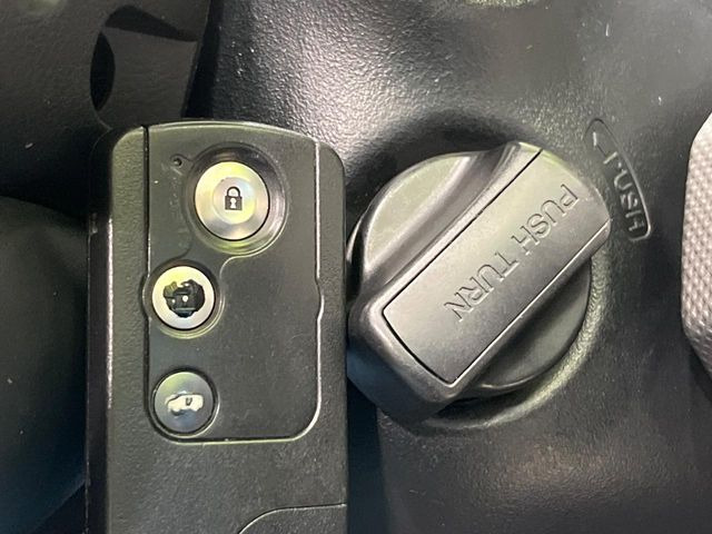 �yHonda�X�}�[�g�L�[�z�J�o����|�P�b�g�ɓ��ꂽ�܂܂ł��h�A�̎{���E�������\�ȃX�}�[�g�L�[�𑕔��B�G���W���̃I���E�I�t�����J�M�����o���K�v����������Ƃ��Ă��֗��ł���