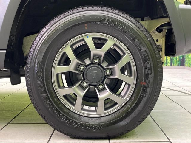 �y����16�C���`�A���~�z�C�[���z�O�ςɃ}�b�`���������A���~�z�C�[���𑕒����Ă���܂��B�e��ЊO�A���~�z�C�[����A�X�^�b�h���X�^�C�����戵�����Ă���܂��B���񂲑��k����������