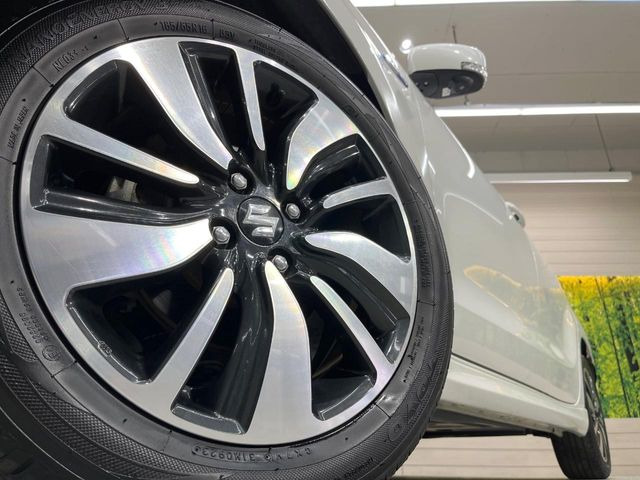 �y�����A���~�z�C�[���z�O�ςɃ}�b�`���������A���~�z�C�[���𑕒����Ă���܂��B�e��ЊO�A���~�z�C�[����A�X�^�b�h���X�^�C�����戵�����Ă���܂��B���񂲑��k����������