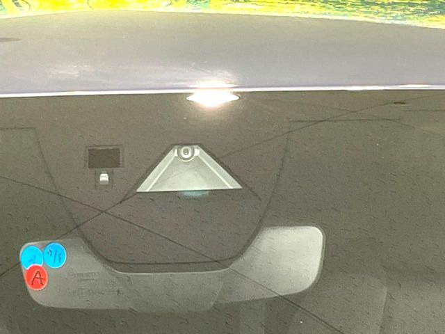 �yi-ACTIVESENSE�z���s���ɑO���̎ԗ�����F�����A�Փ˂������Ȏ��͌x��ƃu���[�L�ŏՓˉ���Ɣ�Q�y�����A�V�X�g�B�����S�Ƀh���C�u�����y���݂��������܂��B