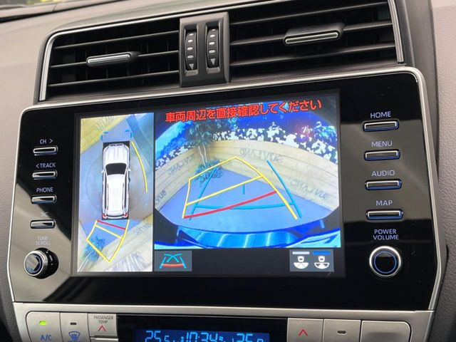 【パノラミックビューモニター】専用のカメラにより、上から見下ろしたような視点で360度クルマの周囲を確認することができます☆死角部分も確認しやすく、狭い場所での切り返しや駐車もスムーズに行えます。