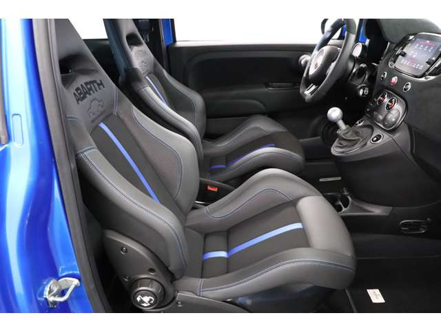 �։��Ԃ̂��߁A�ԓ��͐����ŉ��K�ȏ�Ԃ�ێ��B�㎿�ȑf�ނƂƂ��ɁA�D��ŐS�n�悢�h���C�u�𑶕��ɂ��y���݂��������܂��B