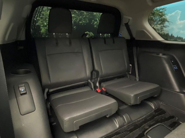 3列目シートはもちろん状態良好☆大人でもゆったりと座って頂けますので、大人数でのお出かけもラクラクです♪ご家族で、気の知れた仲間で、ドライブに行くのが楽しみですね♪