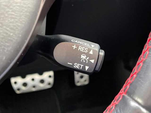 �y�N���[�Y�R���g���[���z�������H�����N���N���s�B�A�N�Z���𗣂��Ă���葬�x�ő��s���ł��A�������^�]���̕��S���y��!�����E�������ȒP�ȃX�C�b�`����Œ����ł��܂��B