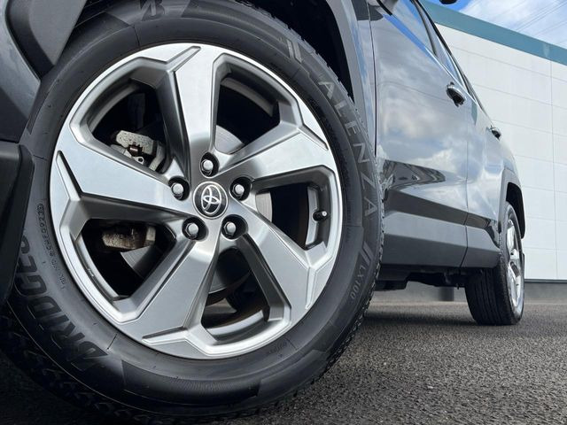 �y����18�C���`�A���~�z�C�[���z�O�ςɃ}�b�`���������A���~�z�C�[���𑕒����Ă���܂��B�e��ЊO�A���~�z�C�[����A�X�^�b�h���X�^�C�����戵�����Ă���܂��B���񂲑��k����������