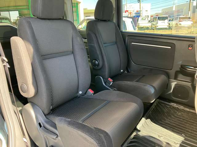 綺麗な2列目シートです