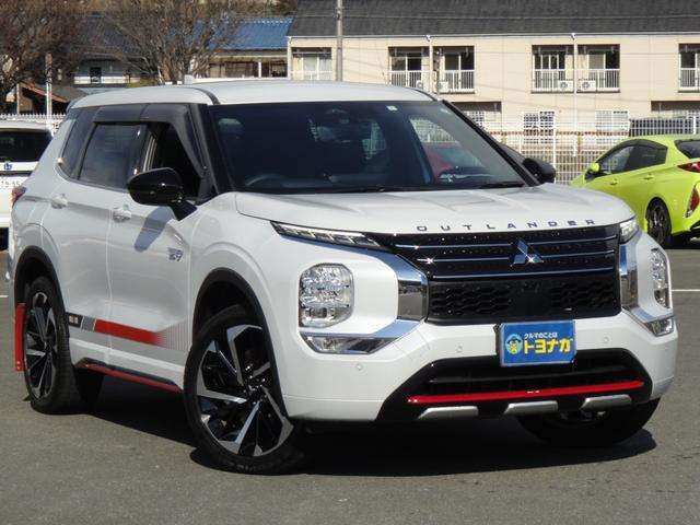 ��SUV�^�C�v�Ƃ��Đ��E���̃v���O�C���n�C�u���b�h�ԁ��㎿�ȓ��O����BOSE�v���~�A���T�E���h�V�X�e���Ȃǂ�W�����������㋉�d�l�́uP�v��