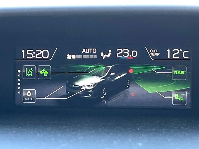 【リヤビークルディティクション】走行中、ドアミラーの死角になりやすい箇所に後続車が接近するとサイドミラー付近に警告を表示、ドライバーに注意喚起と、万一の際はハンドル操作をアシストをします。