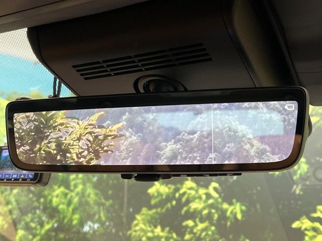 【デジタルインナーミラー】後席の大きな荷物や同乗者で後方が確認しづらい時でも安心!カメラが撮影した車両後方の映像をルームミラー内に表示。クリアな視界で状況の確認が可能です!