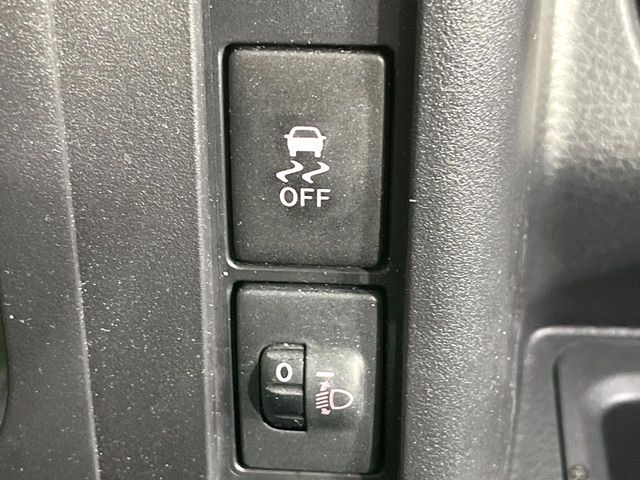 �y������h�~���u�z�ԗ��̉���������m����ƁA�����I�Ɏԗ��̐i�s������ۂ悤�Ɏԗ��𐧌䂵�܂��B�J�̓��ȂǊ���₷���H�ʏ󋵂ł����S�ȉ^�]���\�ł��B