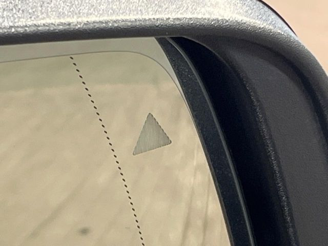 ���u���C���h�A�V�X�g�Z���T�[:���p����̎Ԃ����m���A�h���C�o�[���Ԑ��ύX���s���ۂɁA�x�����Ƌ��ɒ��ӂ𑣂��Ă������S�x���@�\�ł�!