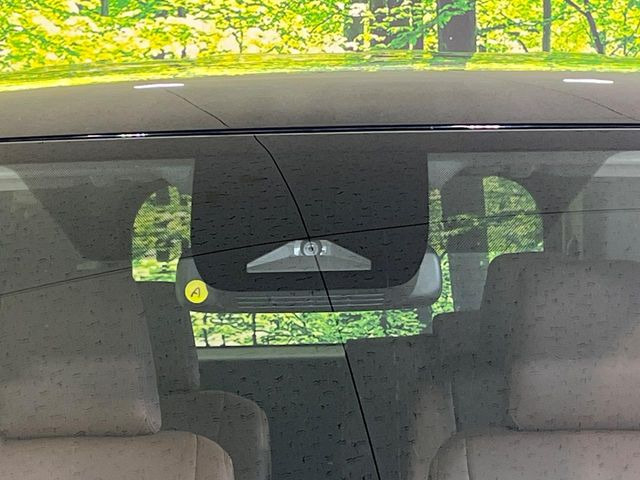 �y�g���^�Z�[�t�e�B�Z���X�z���s���ɑO���̎ԗ�����F�����A�Փ˂������Ȏ��͌x��ƃu���[�L�ŏՓˉ���Ɣ�Q�y�����A�V�X�g�B�����S�Ƀh���C�u�����y���݂��������܂��B