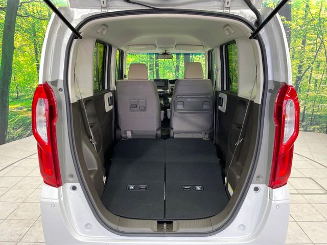 ���i�̂���������ʋ΁A���}���ɏ\���ȉ׎��X�y�[�X���m�ۂ��Ă���܂��B�Z�J���h�V�[�g��|���ƁA�傫�ȉו��̐ύڂ��\�ł���