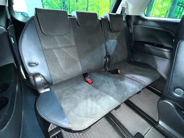 3列目シートはもちろん状態良好☆大人でもゆったりと座って頂けますので、大人数でのお出かけもラクラクです♪