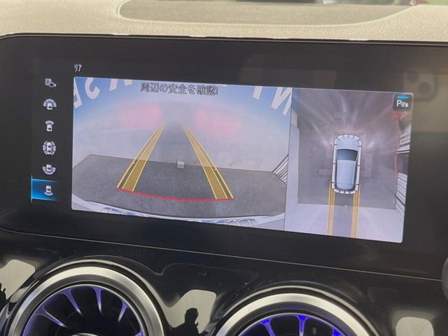 ���p�m���~�b�N�r���[���j�^�[:��p�̃J�����ɂ��A�ォ�猩���낵���悤�Ȏ��_��360�x�N���}�̎��͂��m�F���邱�Ƃ��ł��܂������p�������m�F���₷���A�����ꏊ�ł̐؂�Ԃ��⒓�Ԃ��X���[�Y�ɍs���܂��B