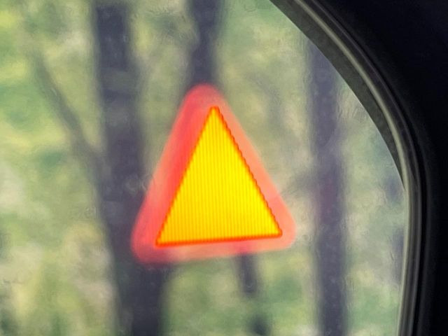 �y������p���m�z���s���A�h�A�~���[�̎��p�ɂȂ�₷���ӏ��Ɍ㑱�Ԃ��ڋ߂���ƃT�C�h�~���[�t�߂Ɍx����\���A�h���C�o�[�ɒ��ӊ��N�����Ă���܂��B