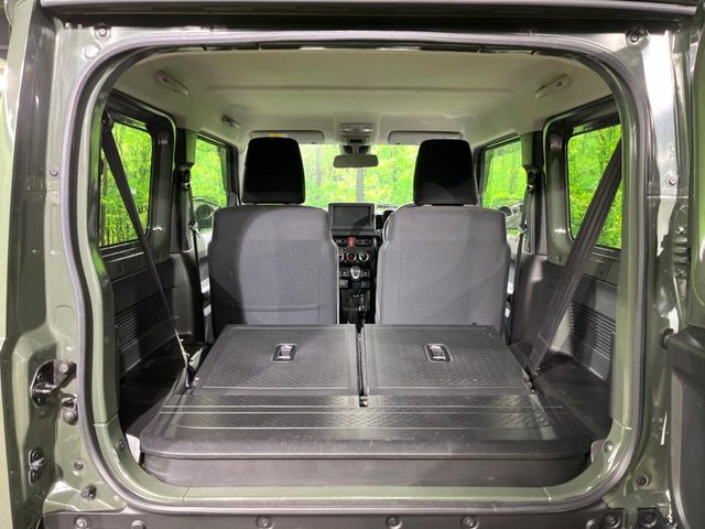 ���i�̂���������ʋ΁A���}���ɏ\���ȉ׎��X�y�[�X���m�ۂ��Ă���܂��B�Z�J���h�V�[�g��|���ƁA�傫�ȉו��̐ύڂ��\�ł���